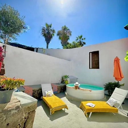 Casa Musa - 2 Independent With Shared Pool & Garden * San Juan de la Rambla