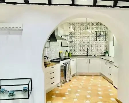 Vakantiehuis Casa Musa - 2 Independent With Shared Pool & Garden *