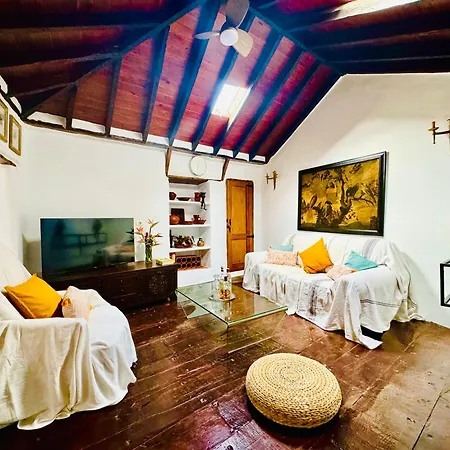 Casa Musa - 2 Independent With Shared Pool & Garden Vakantiehuis *