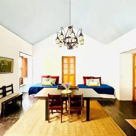 Vakantiehuis Casa Musa - 2 Independent With Shared Pool & Garden
