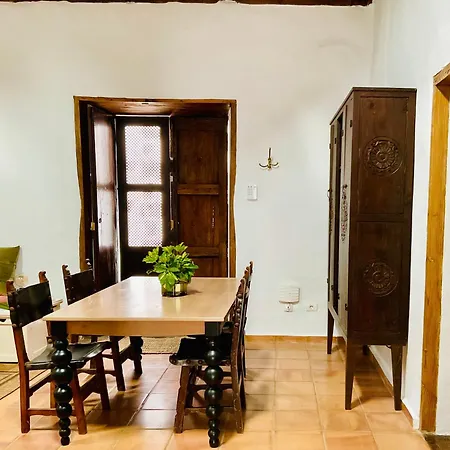 Vakantiehuis Casa Musa - 2 Independent With Shared Pool & Garden