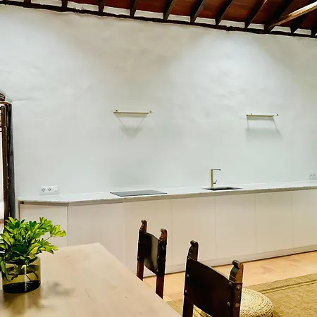 Vakantiehuis Casa Musa - 2 Independent With Shared Pool & Garden