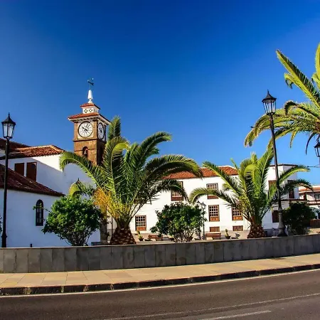 Vakantiehuis Casa Musa - 2 Independent With Shared Pool & Garden San Juan de la Rambla