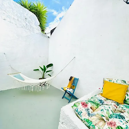 Casa Musa - 2 Independent With Shared Pool & Garden Vakantiehuis