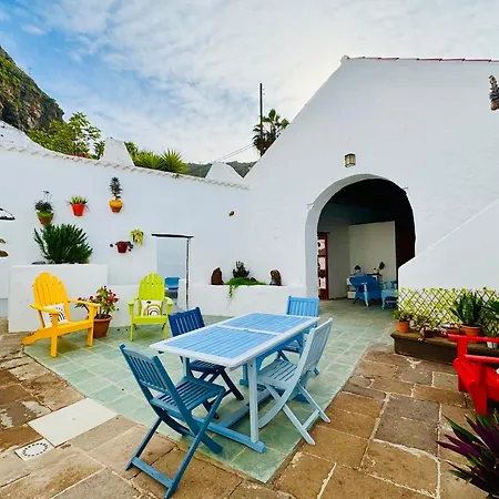 Casa Musa - 2 Independent With Shared Pool & Garden *