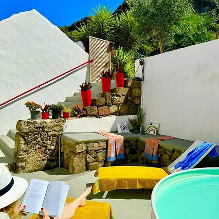 Casa Musa - 2 Independent With Shared Pool & Garden *