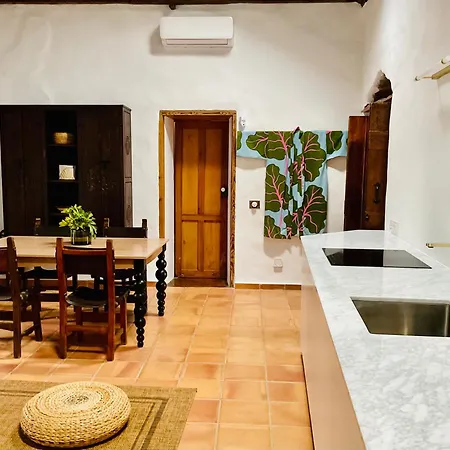 Casa Musa - 2 Independent With Shared Pool & Garden *